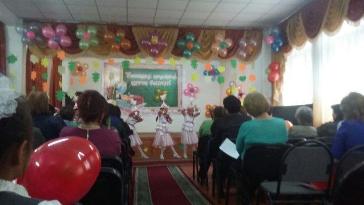 Ұстаздар күні мерекесіне орай «Ұстаз-ұлы есім» тақырыбыныда қабырға газеттері шығарылып, мерекелік кеш ұйымдастырылды.