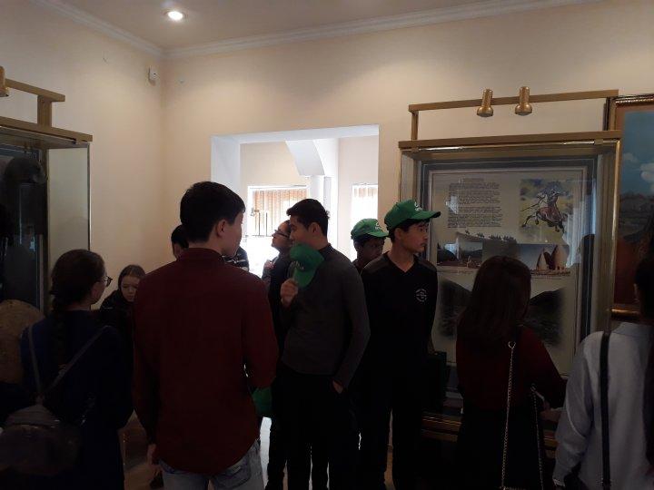 Күзгі каникул күндерінде мектебіміздің озат оқушылары мен әртүрлі байқаулар мен жарыстардың жеңімпаздары «Көшбасшы жолы» бағдарламасы бойынша Елбасымыздың туған өлкесі мен Алматы қаласына саяхатқа барды