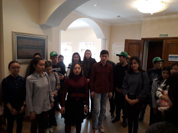 Күзгі каникул күндерінде мектебіміздің озат оқушылары мен әртүрлі байқаулар мен жарыстардың жеңімпаздары «Көшбасшы жолы» бағдарламасы бойынша Елбасымыздың туған өлкесі мен Алматы қаласына саяхатқа барды
