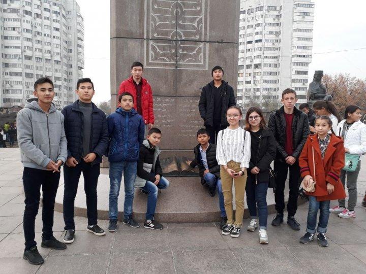 Күзгі каникул күндерінде мектебіміздің озат оқушылары мен әртүрлі байқаулар мен жарыстардың жеңімпаздары «Көшбасшы жолы» бағдарламасы бойынша Елбасымыздың туған өлкесі мен Алматы қаласына саяхатқа барды