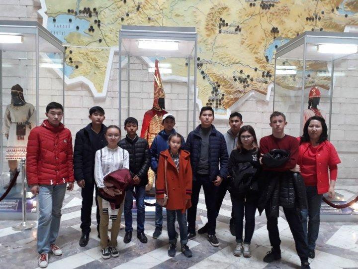 Күзгі каникул күндерінде мектебіміздің озат оқушылары мен әртүрлі байқаулар мен жарыстардың жеңімпаздары «Көшбасшы жолы» бағдарламасы бойынша Елбасымыздың туған өлкесі мен Алматы қаласына саяхатқа барды